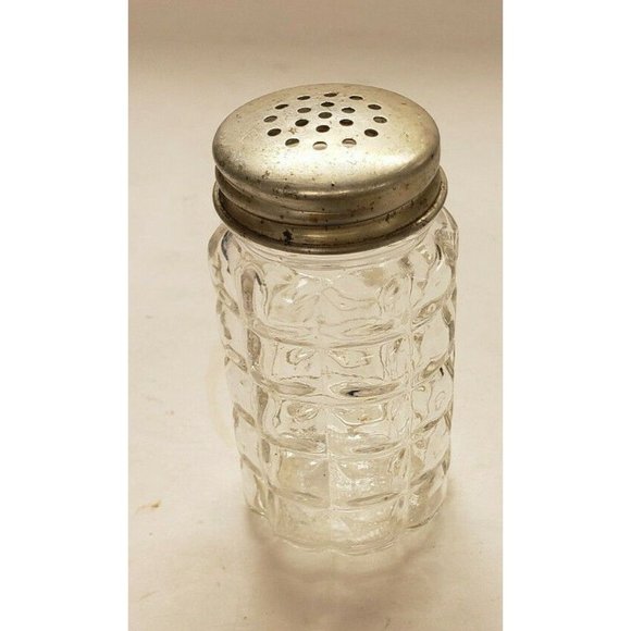 Salt Shaker, vintage, Clear Glass w metal lid, Bottom marked "USA" "8" VG (G170) - Picture 1 of 2